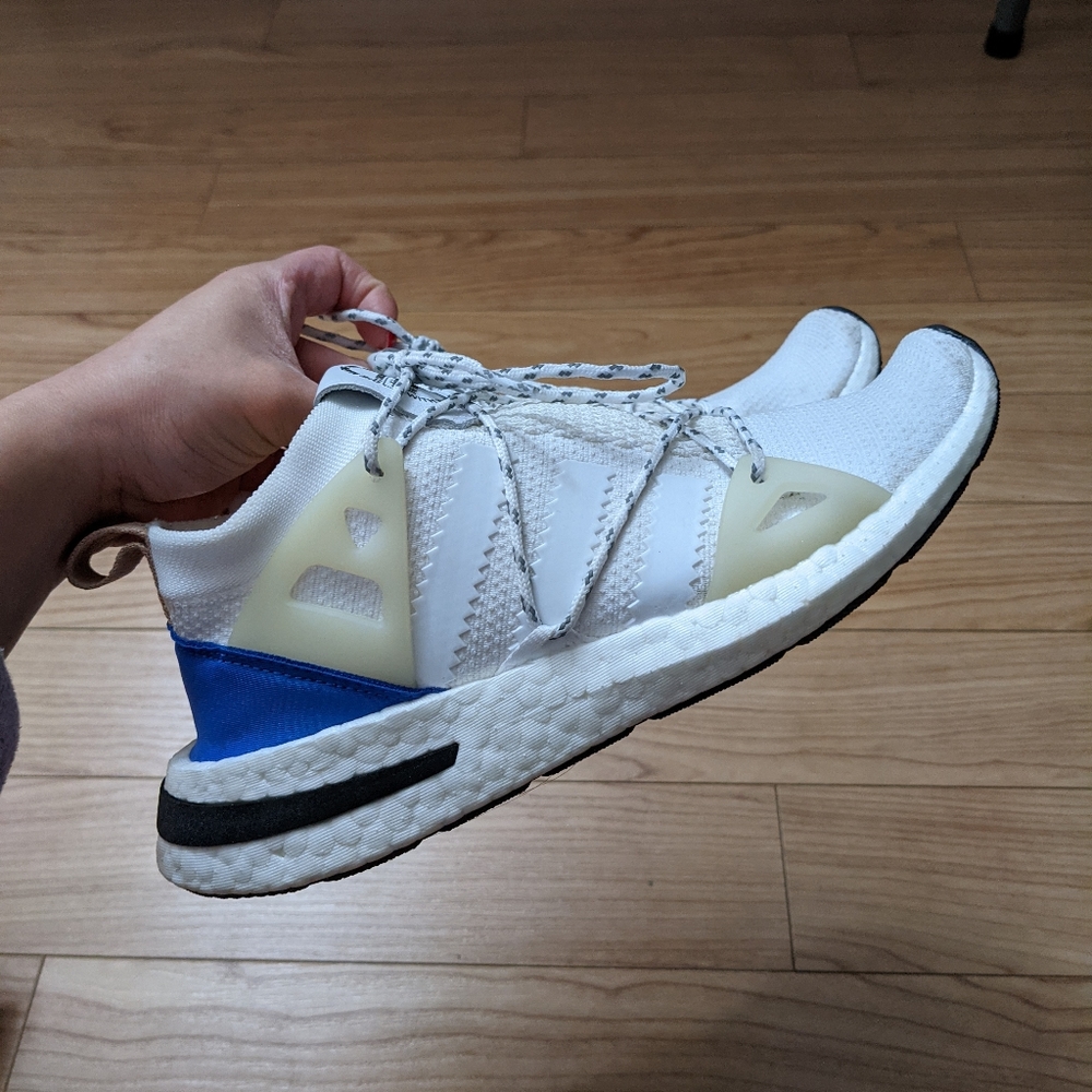 Adidas Women's Arkyn Boost (Size 6)